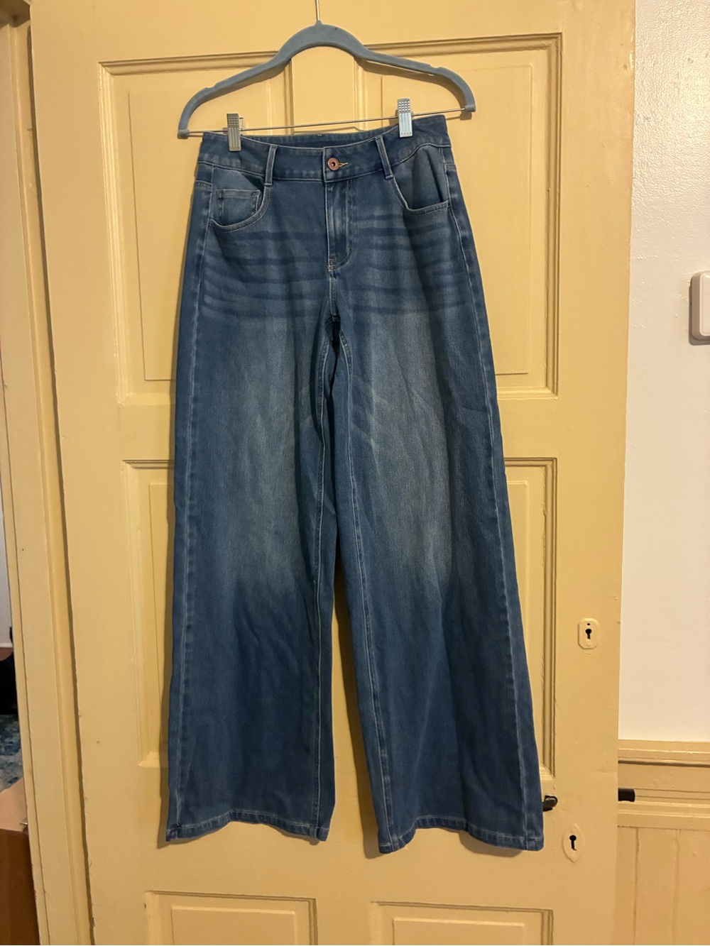Halara Blue wide leg jeans with a relaxed fit